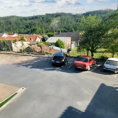 Comfortable With Mountain View - 90 M² - Fireplace Apartment Urqueira