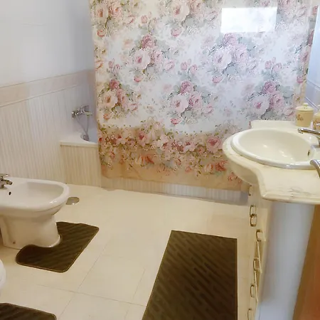 Comfortable With Mountain View - 90 M² - Fireplace Apartment Urqueira
