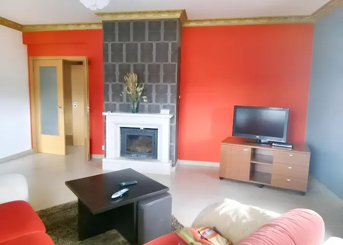 Appartement Comfortable With Mountain View - 90 M² - Fireplace Urqueira